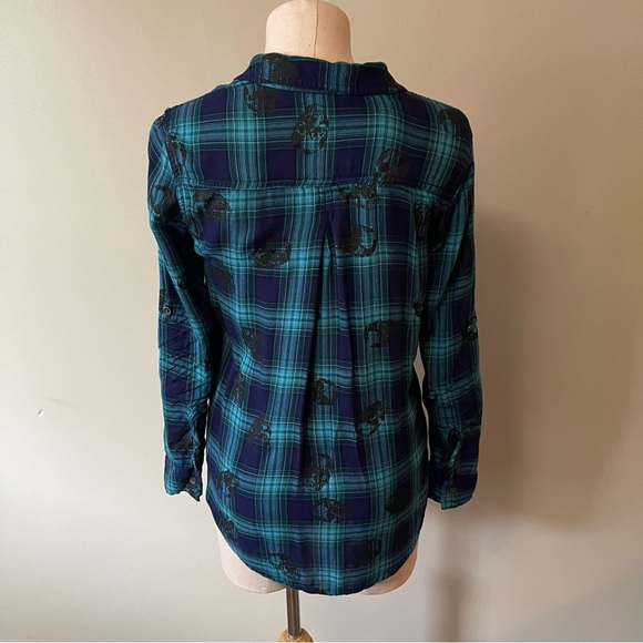 ROCK & REPUBLIC Green and Blue Plaid Button Down Shirt with Skull Print - Picture 3 of 10